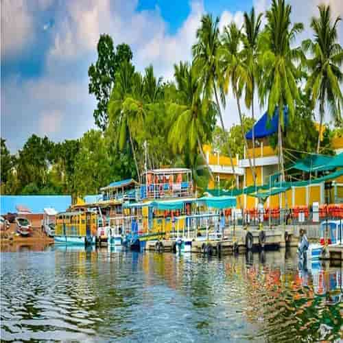 Chunnambar Boathouse on the backwaters