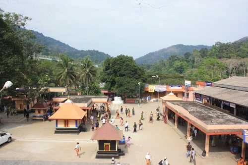 Traditional Ayyappa devotee group preparing for the Sabarimala temple visit