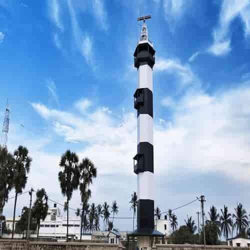 Pondy Lighthouse overlooking the sea